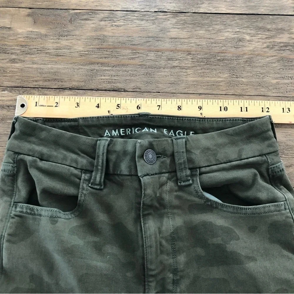 American Eagle size 4 Reg Green Camouflage Curvy Super Hi‎ Rise Jeggings Pants